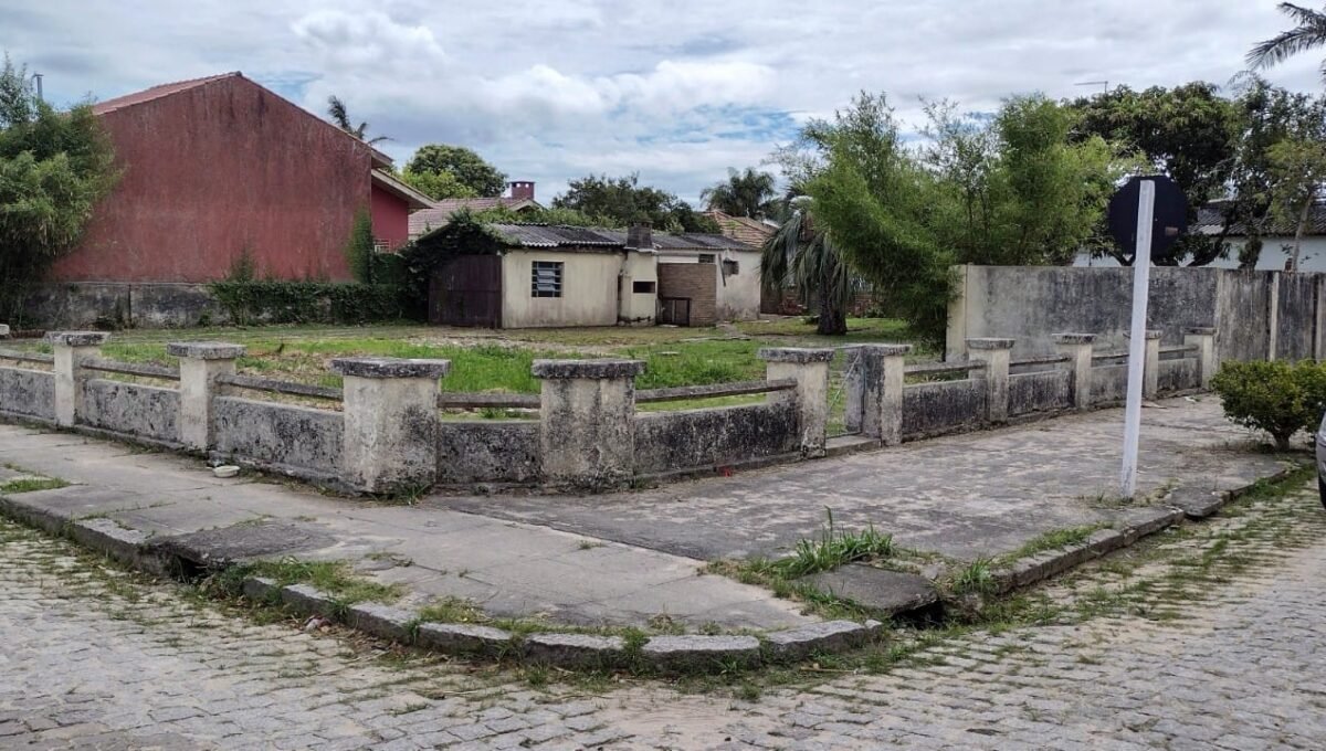 Terreno na Rua Felicissimo Alfonsin, Esquina com a Rua Osvaldo